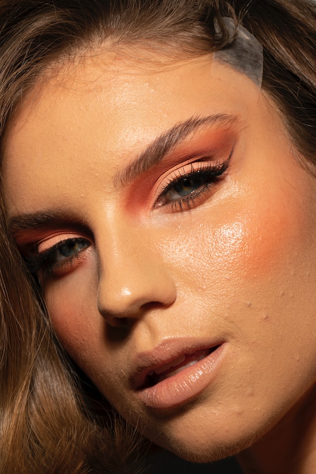 women with golden highlighter