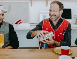 How to Choose the Perfect Gift for Your Boss or Colleague?
