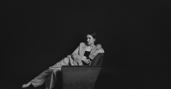 Fashion Budget - A woman sitting in a chair in black and white
